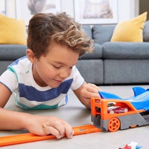 🔥 HOT WHEELS CITY 2 Battling Creatures Transporter Vehicle Set+10 Die Cast Cars - Picture 5 of 16